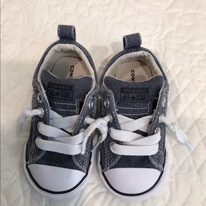 Gently used Converse size 6 toddler boys shoes
